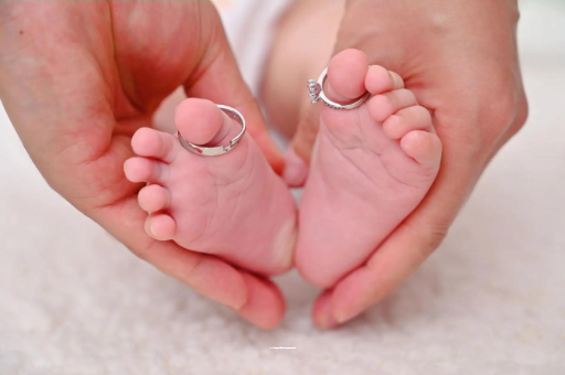 安宁孕妇多久肚子变大